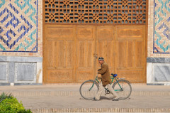 Üzbegisztán, bácsi biciklivel
